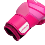 Bovenaanzicht van Hayabusa T3 Neon Pink bokshandschoenen, focus op demping en comfort.