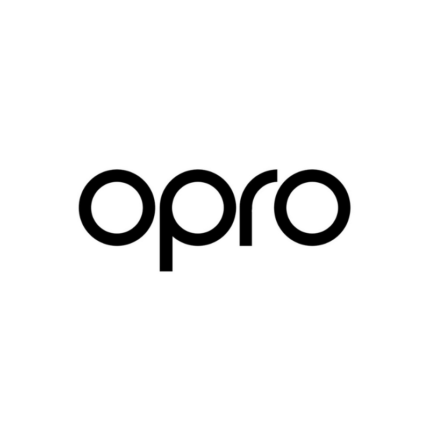 "Opro" logo: Eenvoudige, vetgedrukte zwarte tekst, wat duidt op een directe, no-nonsense aanpak, mogelijk voor een sportmerk dat efficiëntie en effectiviteit waardeert.