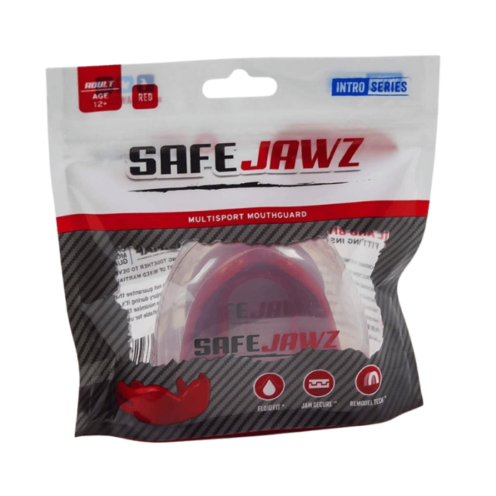 Verpakking van een SafeJawz multisport mondbeschermer in rood, gepresenteerd in een zwarte verpakking met een doorzichtig venster.