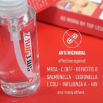 SafeJawz mondbeschermer desinfectiemiddel met antimicrobiële werking tegen MRSA, E. coli en andere bacteriën, weergegeven in een transparante fles.