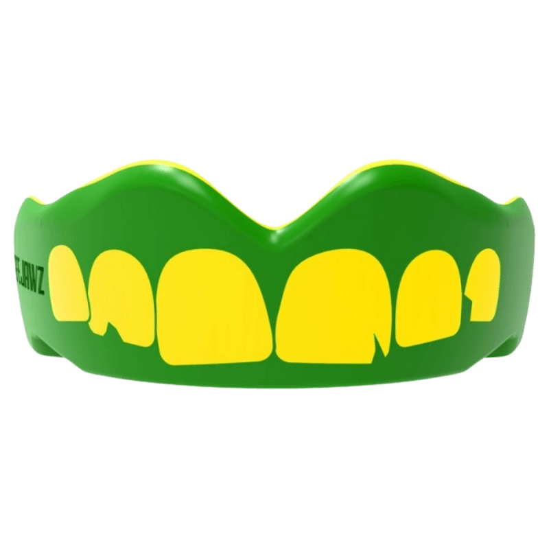 Groene SafeJawz mondbeschermer met gele tandenmotief, stevige constructie voor optimale mondbeveiliging.