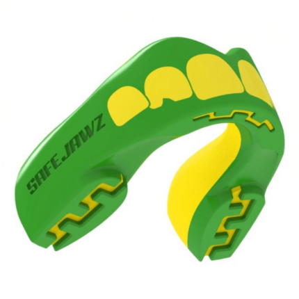 Groene SafeJawz mondbeschermer met geel haai-tanden ontwerp.