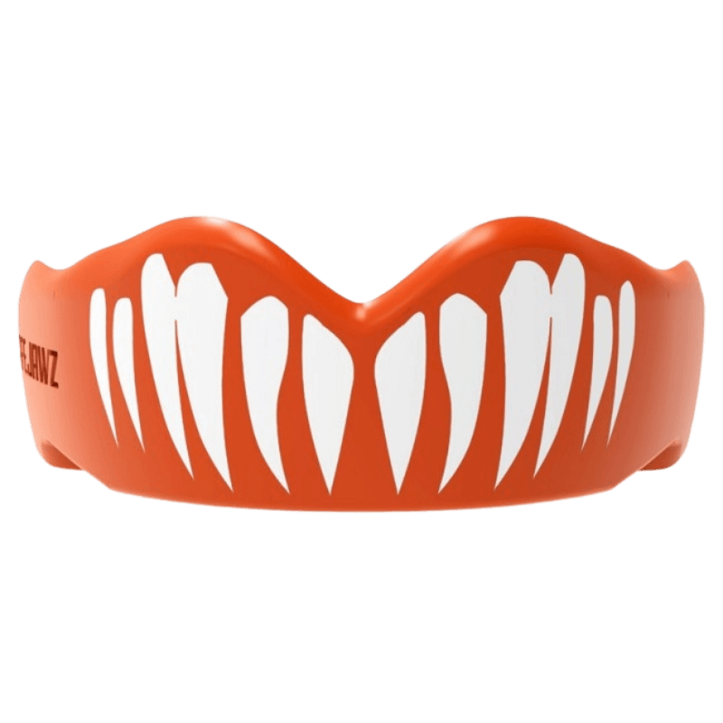Kenmerken van de oranje SafeJawz mondbeschermer, waaronder Fluid Fit™, Jaw Secure™ en Remodel Tech™ technologieën voor bescherming en aanpassing.