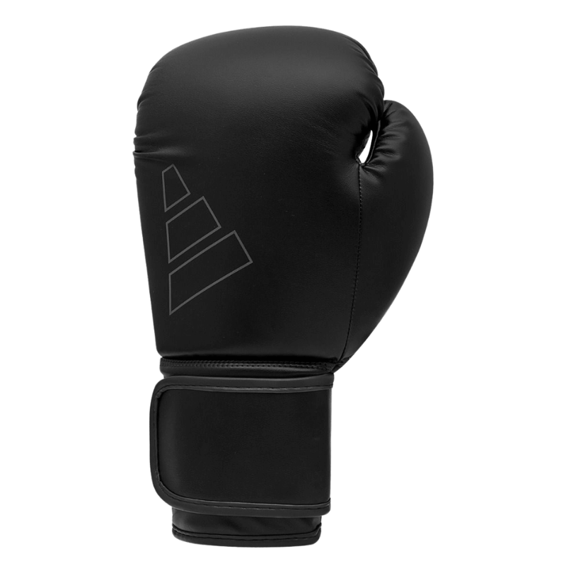 Zwarte bokshandschoen met gestroomlijnd ontwerp en discreet logo op de pols.
