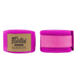 Roze Fairtex bandage met  Fairtex merklabel aan de voorkant.