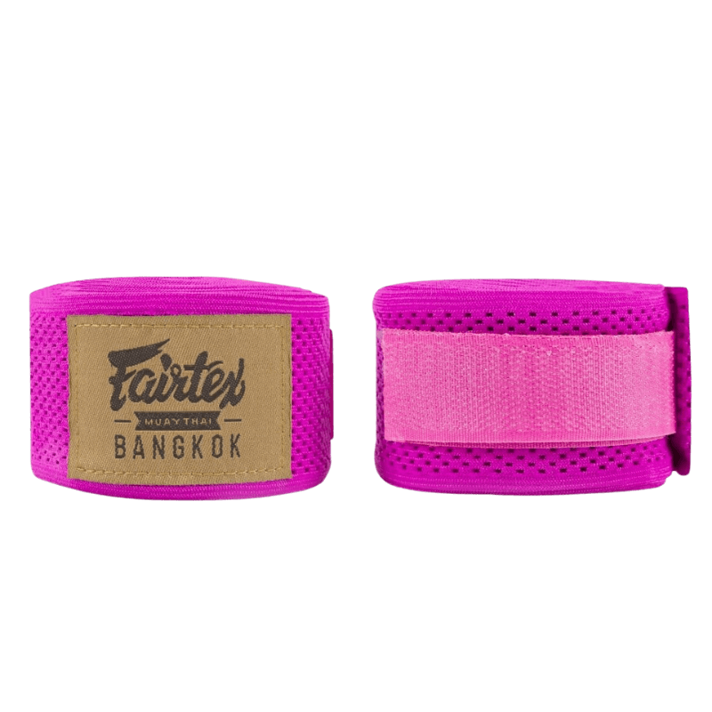 Roze Fairtex bandage met Fairtex merklabel aan de voorkant.