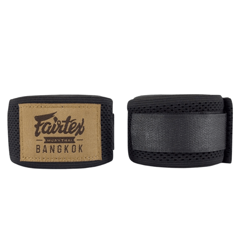 Zwarte Fairtex bandage met Fairtex merklabel aan de voorkant.