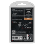 Achterzijde van Opro mondbeschermerverpakking met beschrijving van technologie, beschermingsniveaus en QR-code voor instructies.