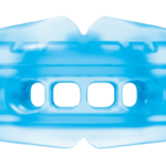 Transparante blauwe Shock Doctor dubbele beugelbeschermer, gemaakt van medische silicone.