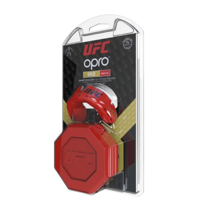 Opro UFC gouden mondbeschermer, rood met zwarte details, getoond in de open verpakking.