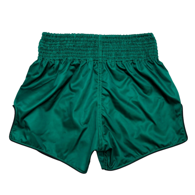 Groene Fairtex Muay Thai-kickboksshort met elastische tailleband en subtiele glans.