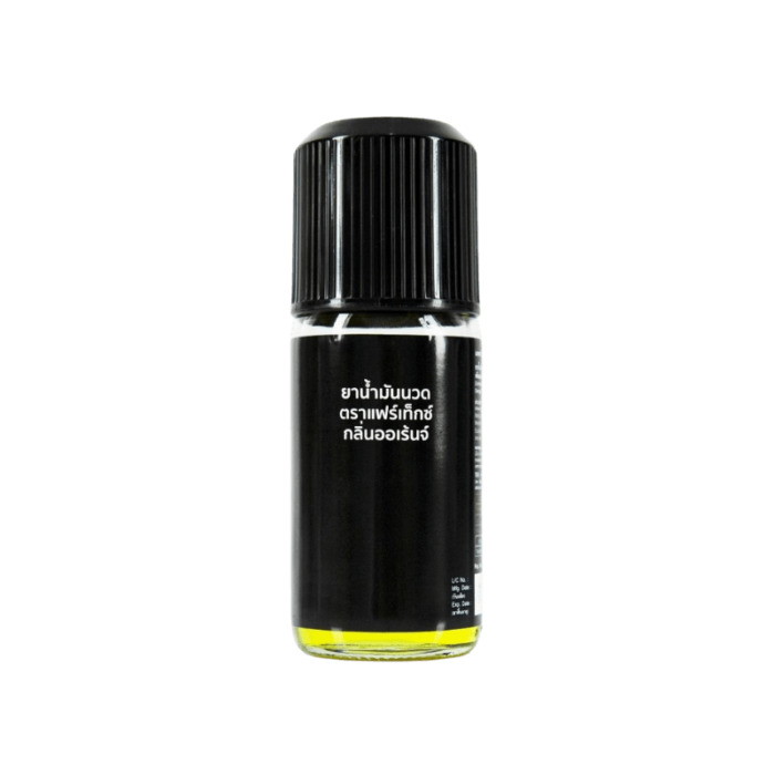 Zwart flesje liniment olie met Thaise tekst en zichtbare gele vloeistof aan de onderkant.
